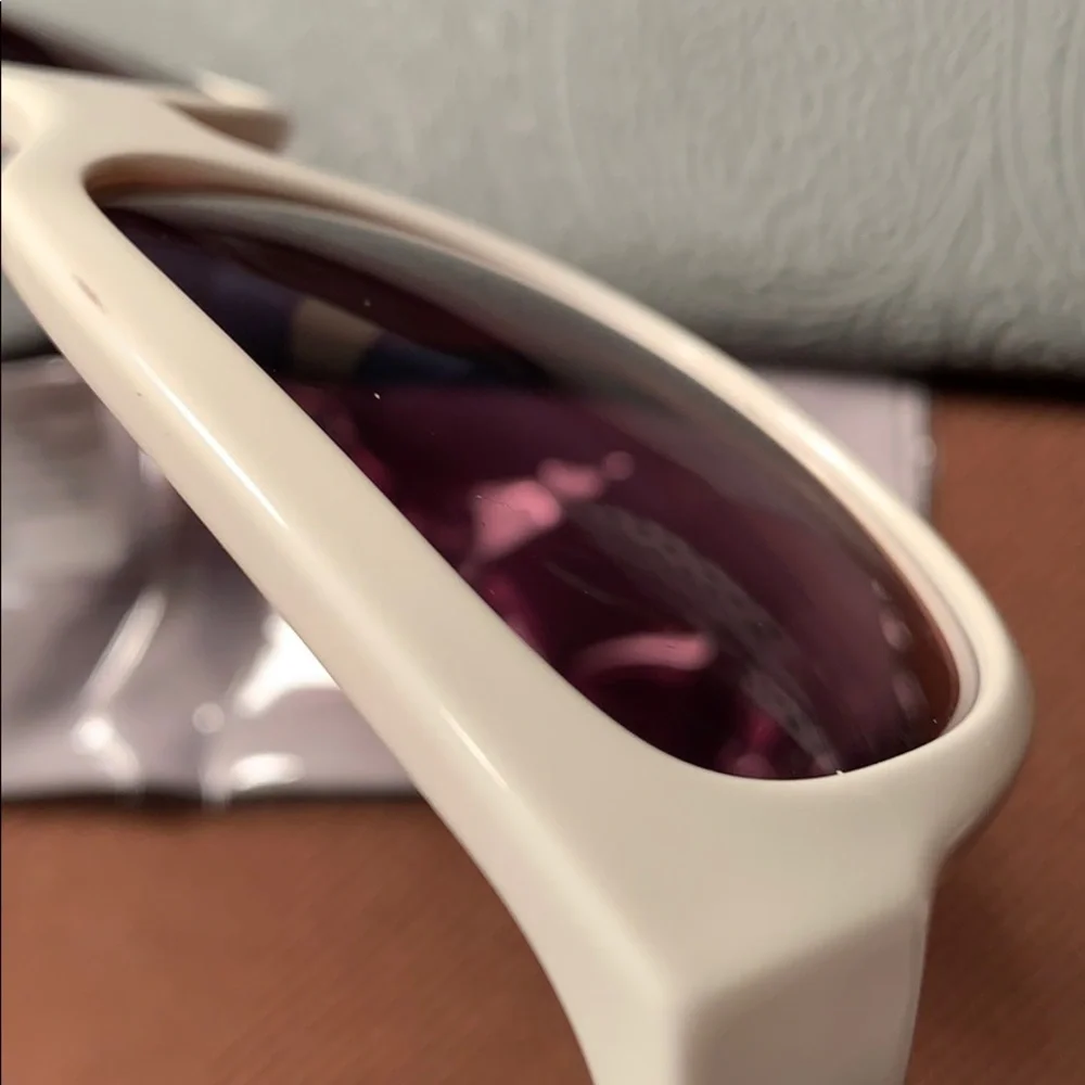 NWT ETRO Ivory w/black lace pattern sunglasses